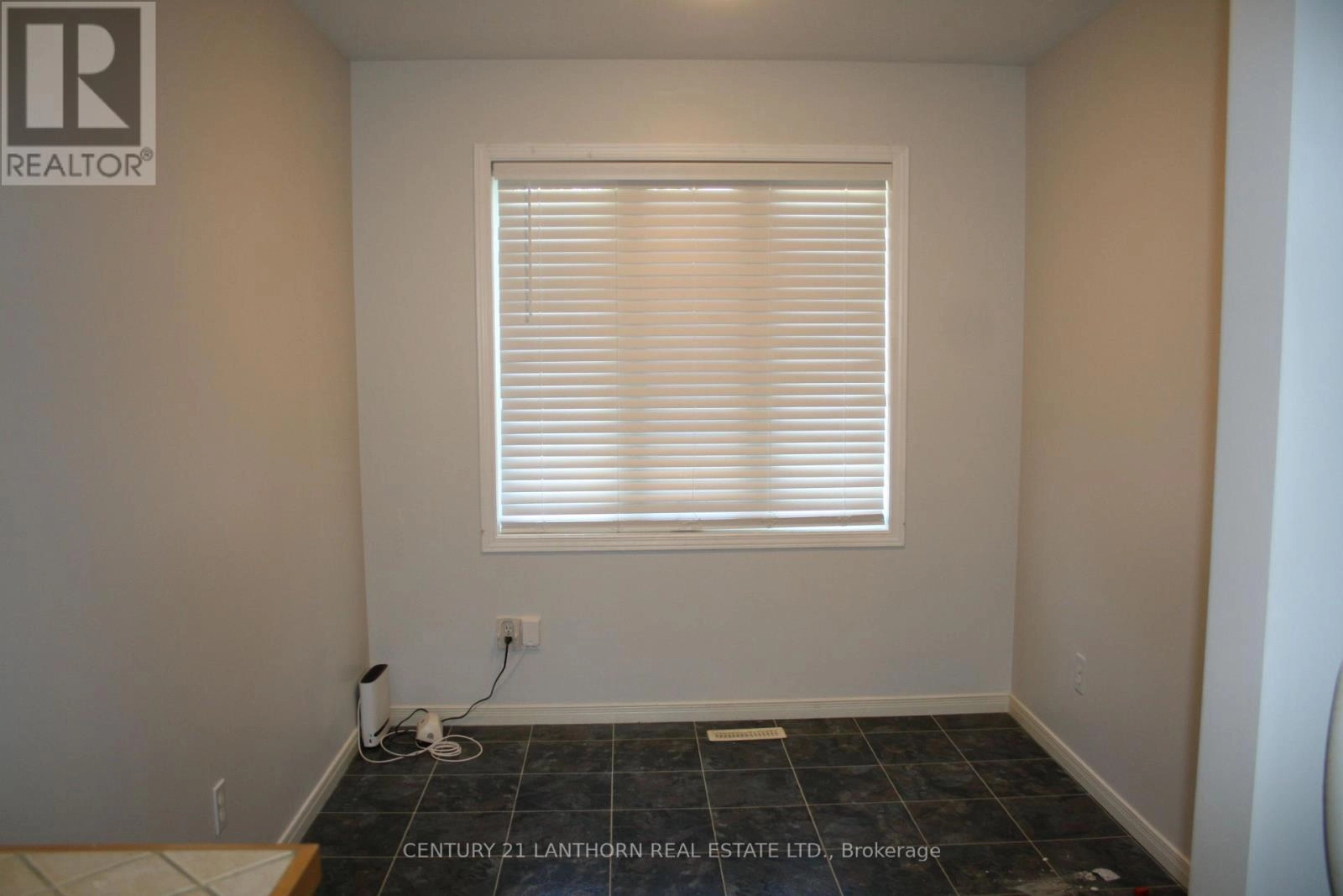 19 Pinegrove Court, Belleville, Ontario  K8N 5X9 - Photo 3 - X12299180