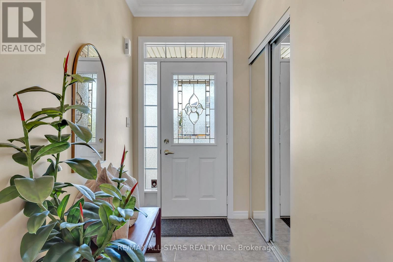 25 Sylvester Drive, Kawartha Lakes, Ontario K9V 6E7 - Photo 4 - X12299261