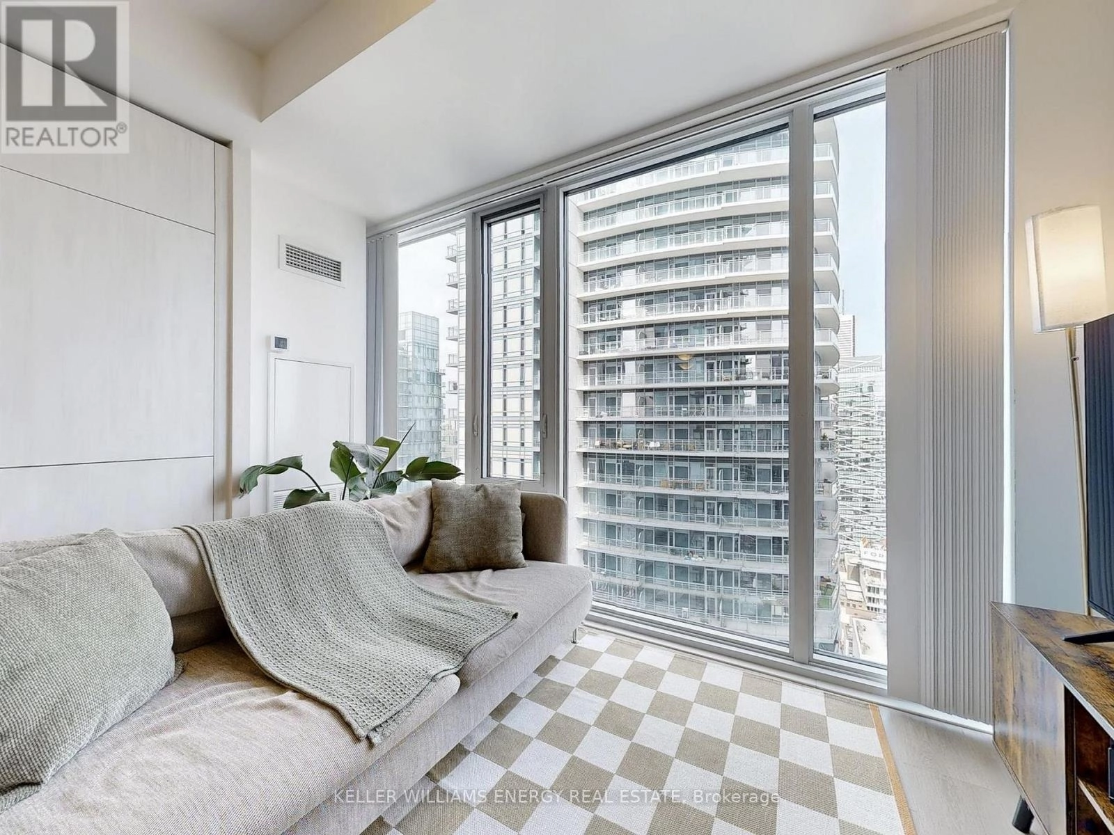 4008 - 8 Widmer Street, Toronto, Ontario  M5V 2E7 - Photo 3 - C12292842
