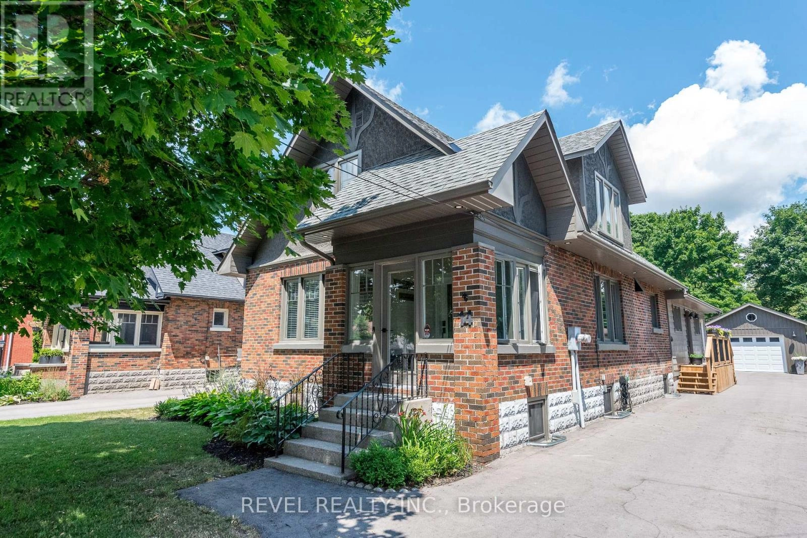 14 Bond Street W, Kawartha Lakes, Ontario  K0M 1N0 - Photo 1 - X12300449
