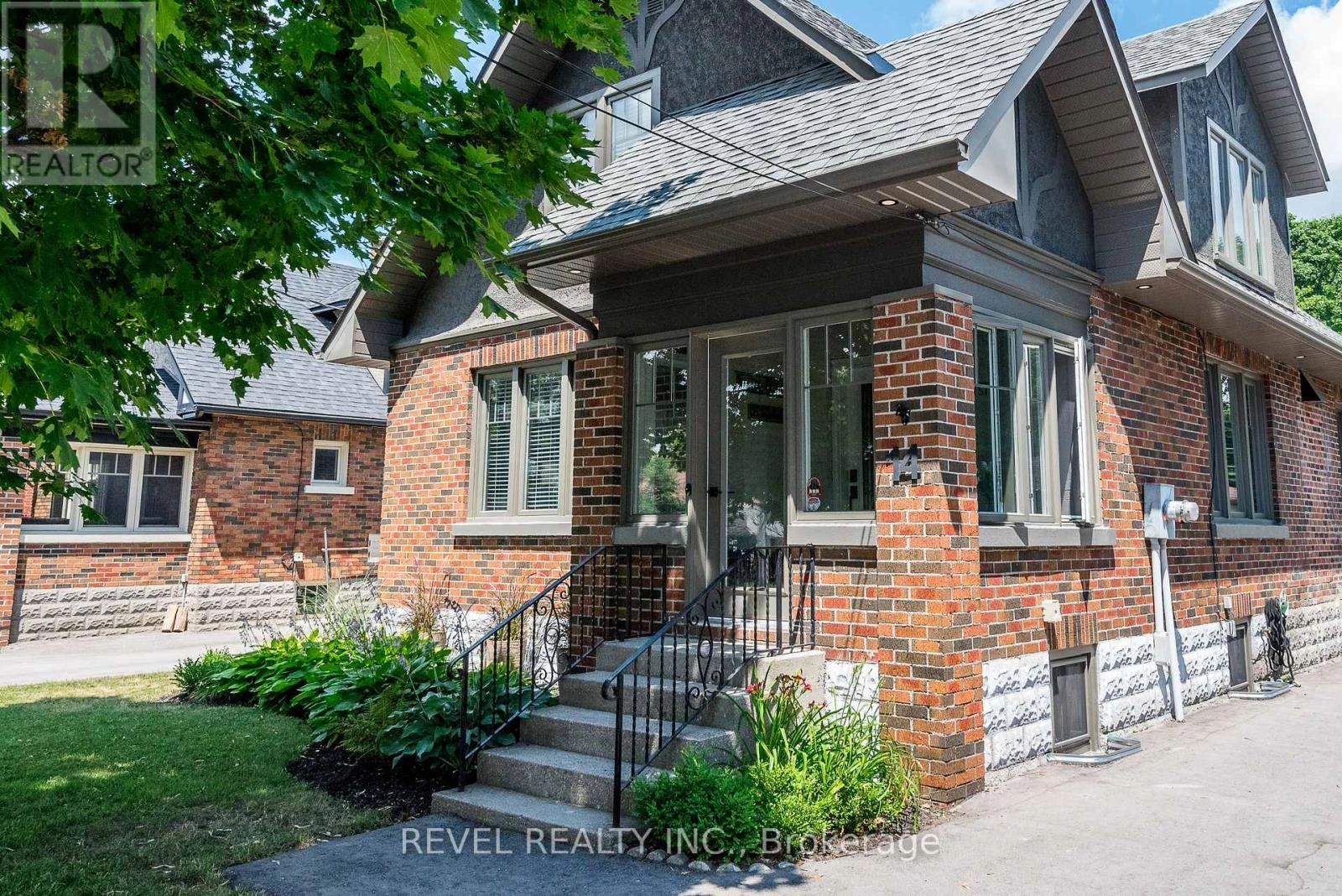 14 Bond Street W, Kawartha Lakes, Ontario  K0M 1N0 - Photo 2 - X12300449