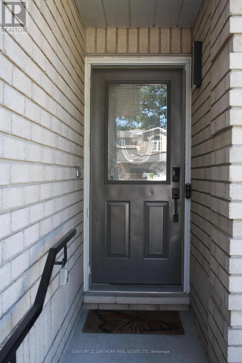 19 Pinegrove Court, Belleville, Ontario  K8N 5X9 - Photo 2 - X12299180