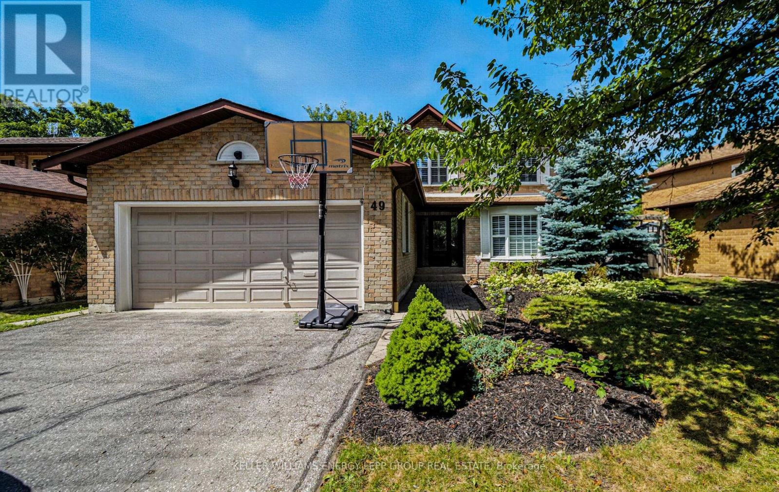49 WORFOLK PLACE, Whitby, Ontario