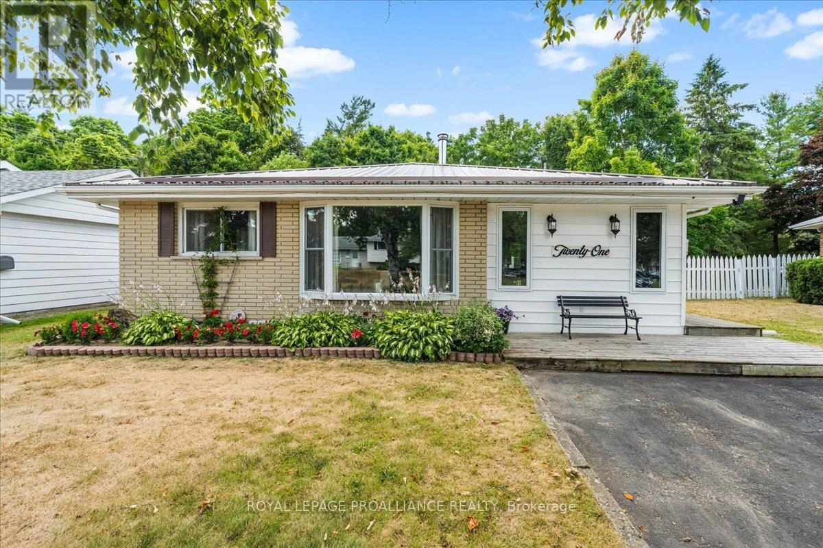 21 Coulter Crescent, Quinte West, Ontario  K8V 3E9 - Photo 1 - X12301922