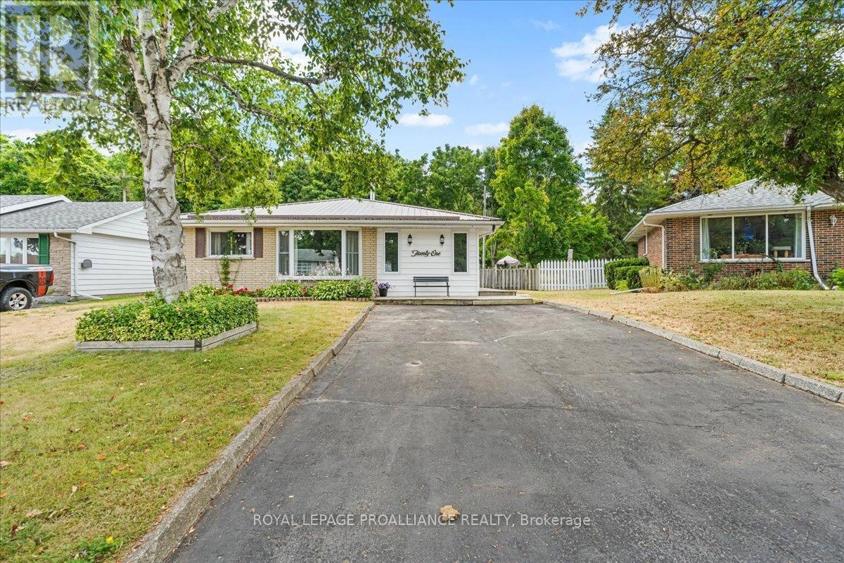 21 Coulter Crescent, Quinte West, Ontario  K8V 3E9 - Photo 2 - X12301922