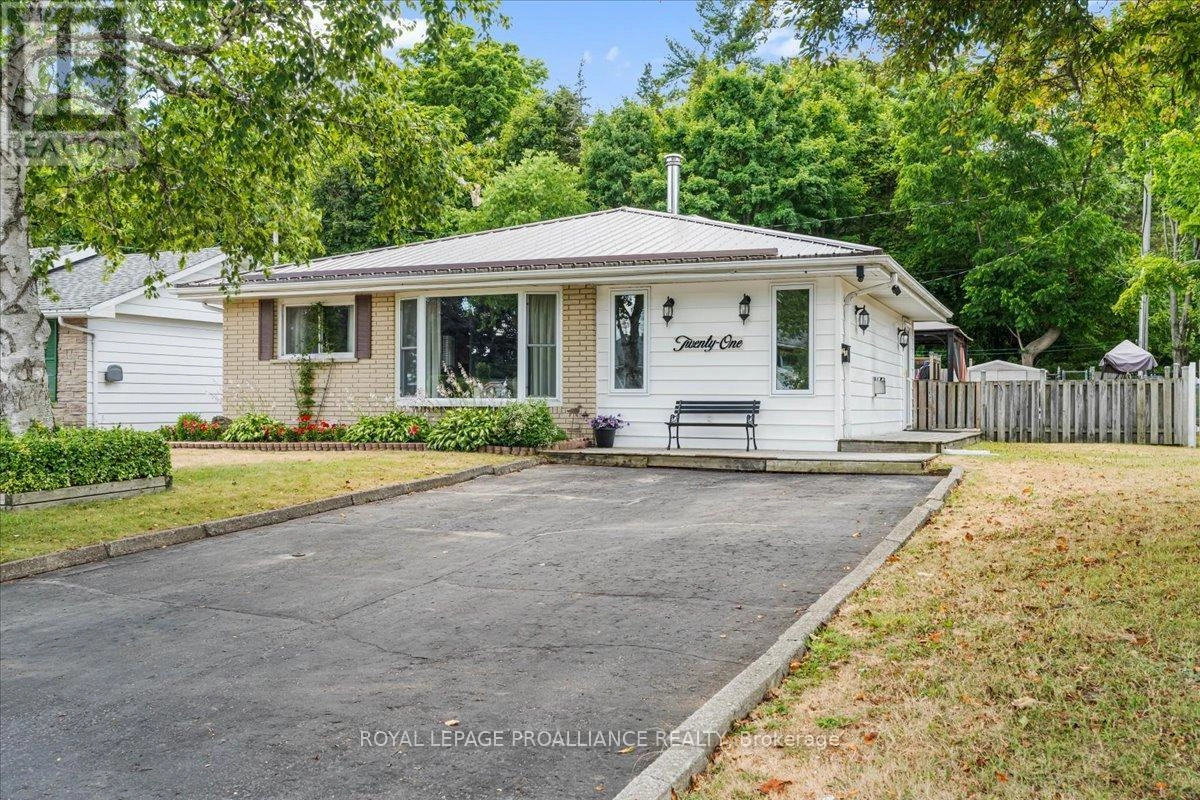 21 Coulter Crescent, Quinte West, Ontario  K8V 3E9 - Photo 3 - X12301922