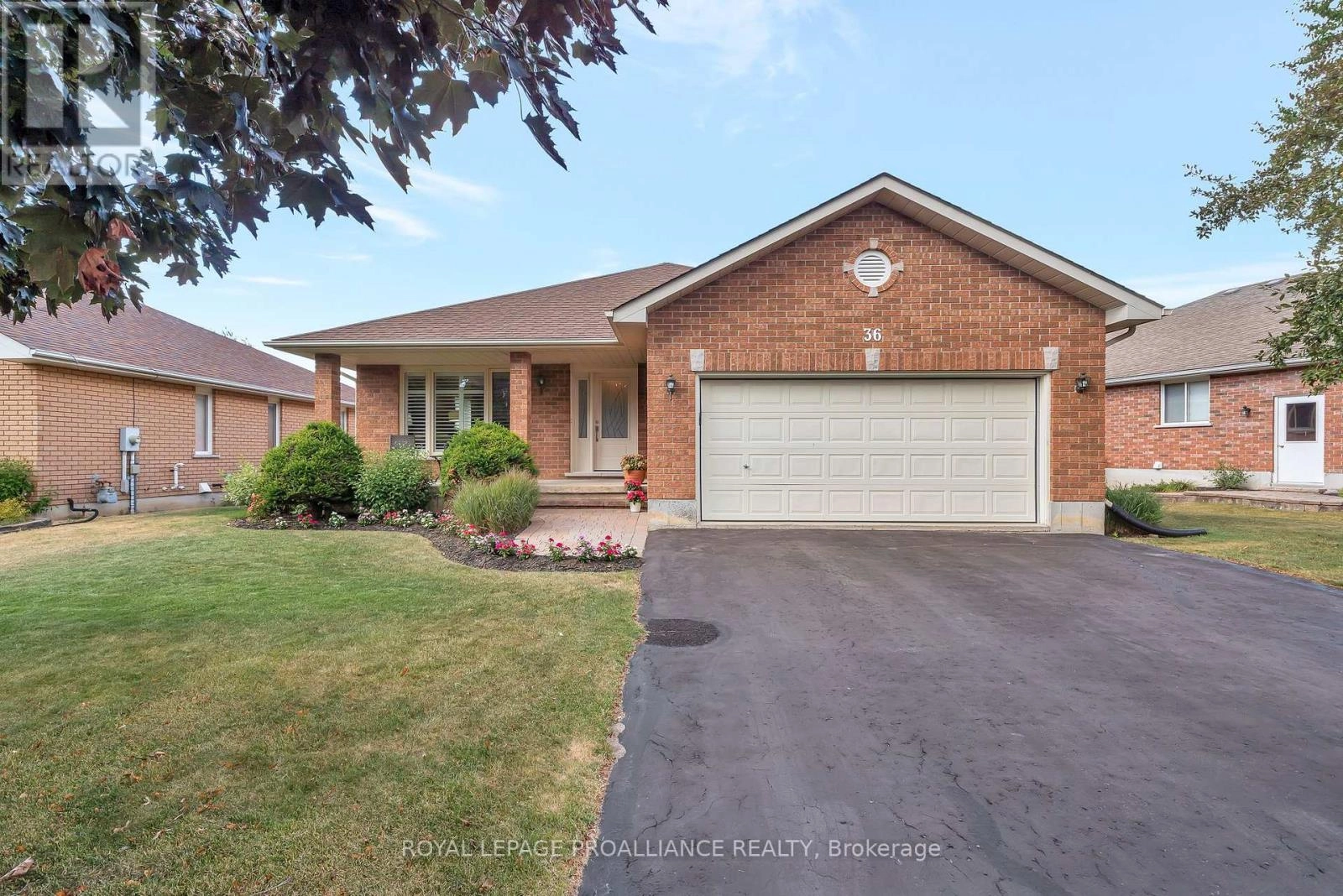 36 Oak Ridge Boulevard, Belleville, Ontario  K8N 5W1 - Photo 1 - X12302045