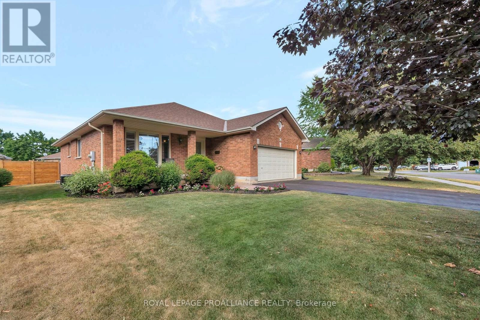 36 Oak Ridge Boulevard, Belleville, Ontario  K8N 5W1 - Photo 2 - X12302045