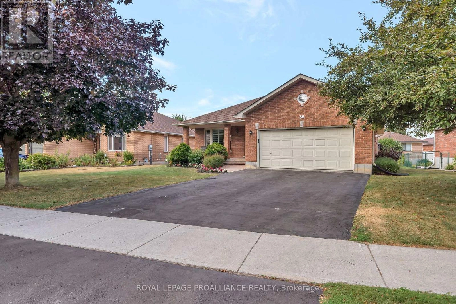 36 Oak Ridge Boulevard, Belleville, Ontario  K8N 5W1 - Photo 3 - X12302045