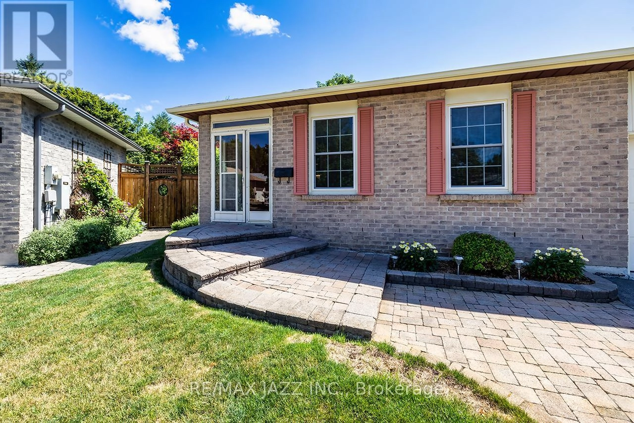 55 Regency Crescent, Whitby, Ontario  L1N 7K8 - Photo 2 - E12302265