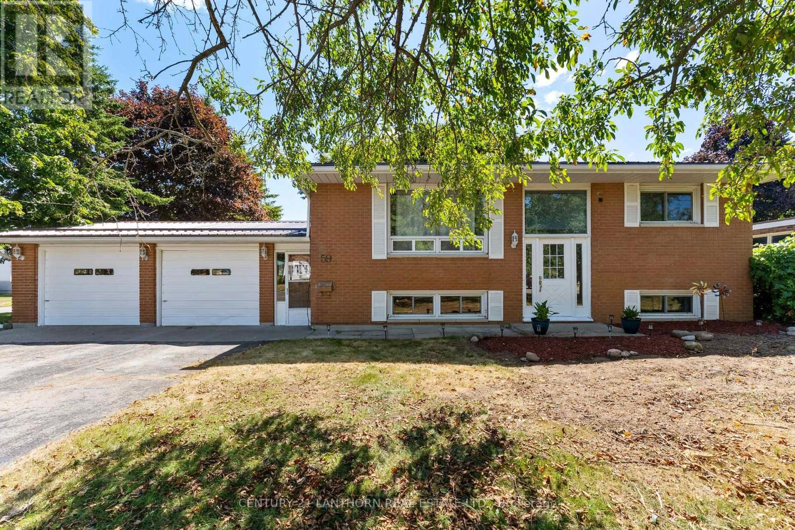 59 Nicholas Street, Quinte West, Ontario  K8V 4H7 - Photo 1 - X12302091