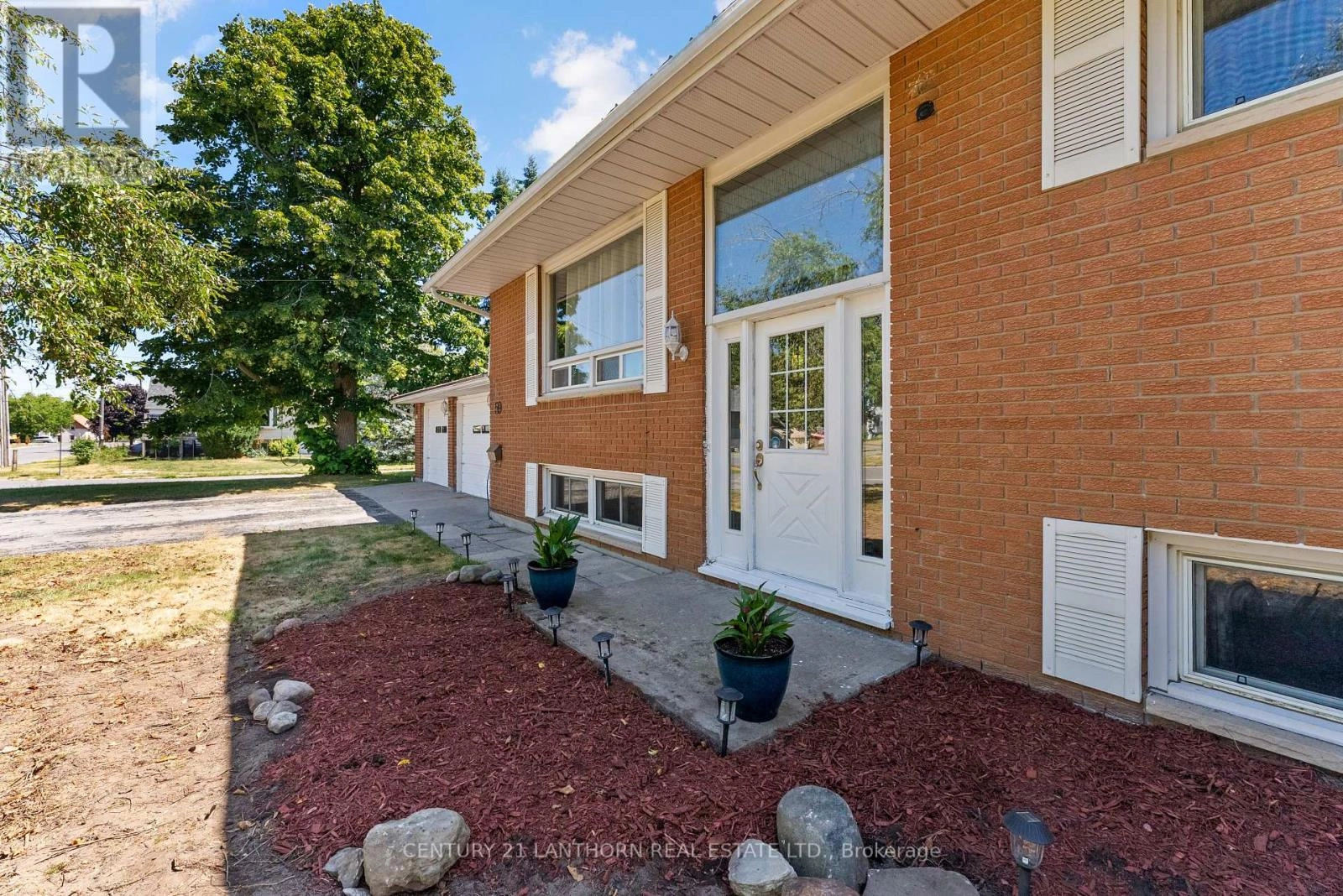 59 Nicholas Street, Quinte West, Ontario  K8V 4H7 - Photo 2 - X12302091