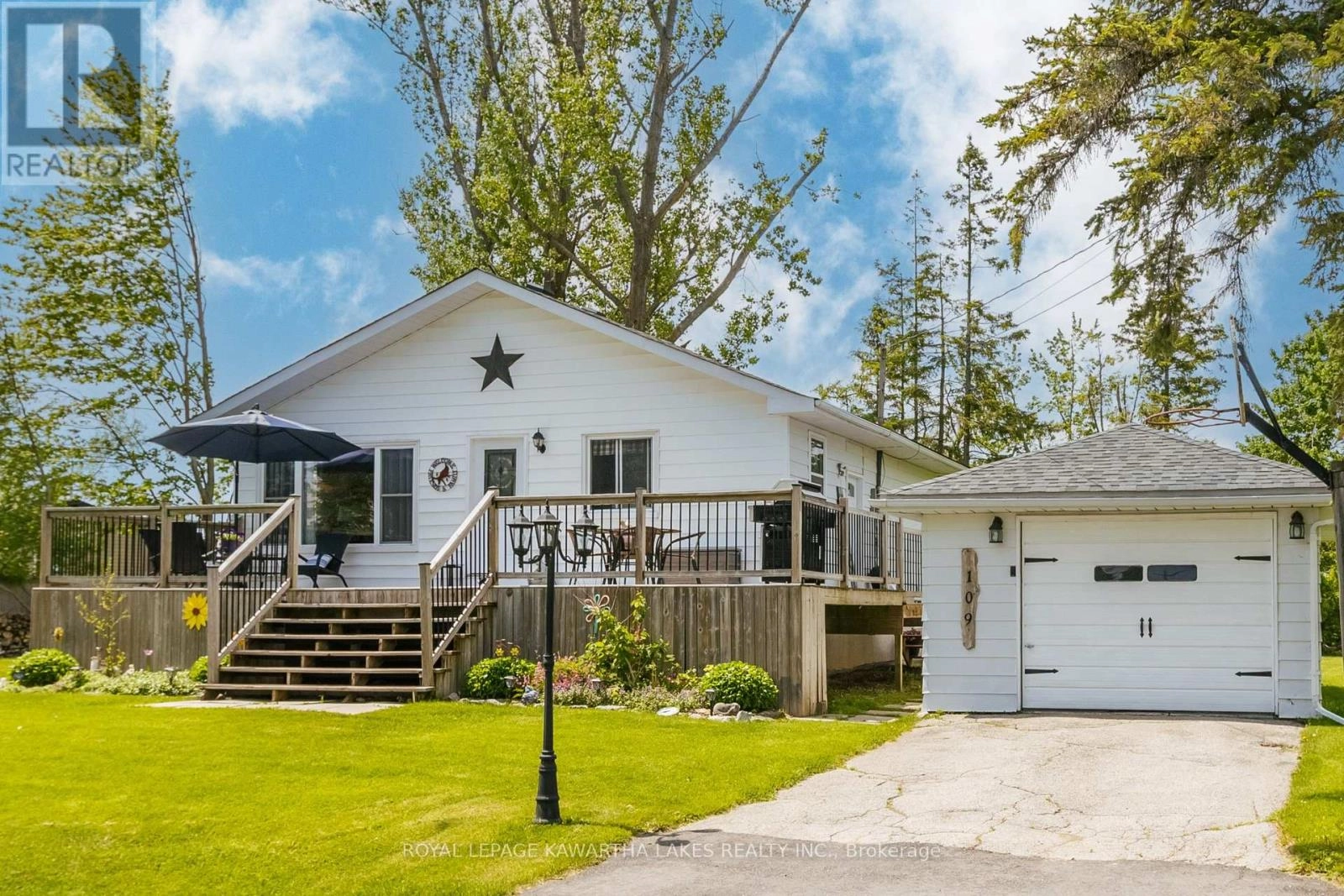 109 Southview Drive, Kawartha Lakes, Ontario  K0M 1G0 - Photo 1 - X12191138