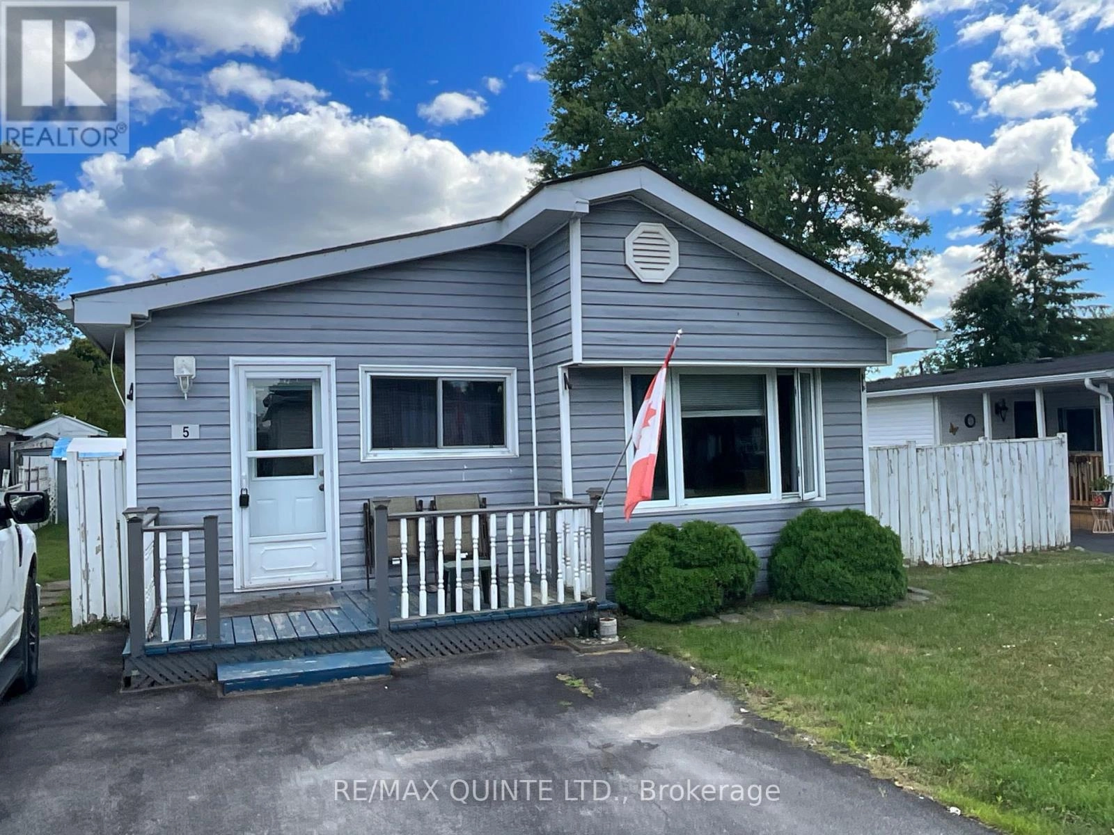 5 Oriole Lane, Quinte West, Ontario  K8M 4Z3 - Photo 2 - X12303407