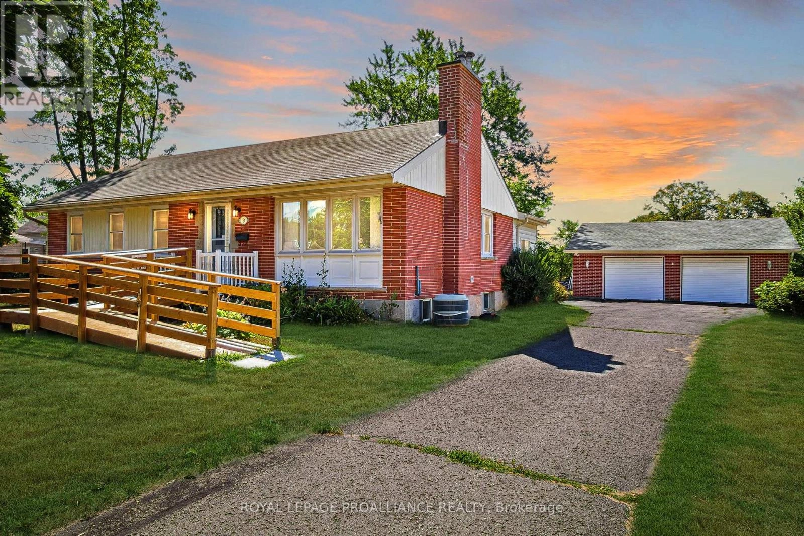 9 Maple Drive, Belleville, Ontario  K8P 2P7 - Photo 1 - X12302476