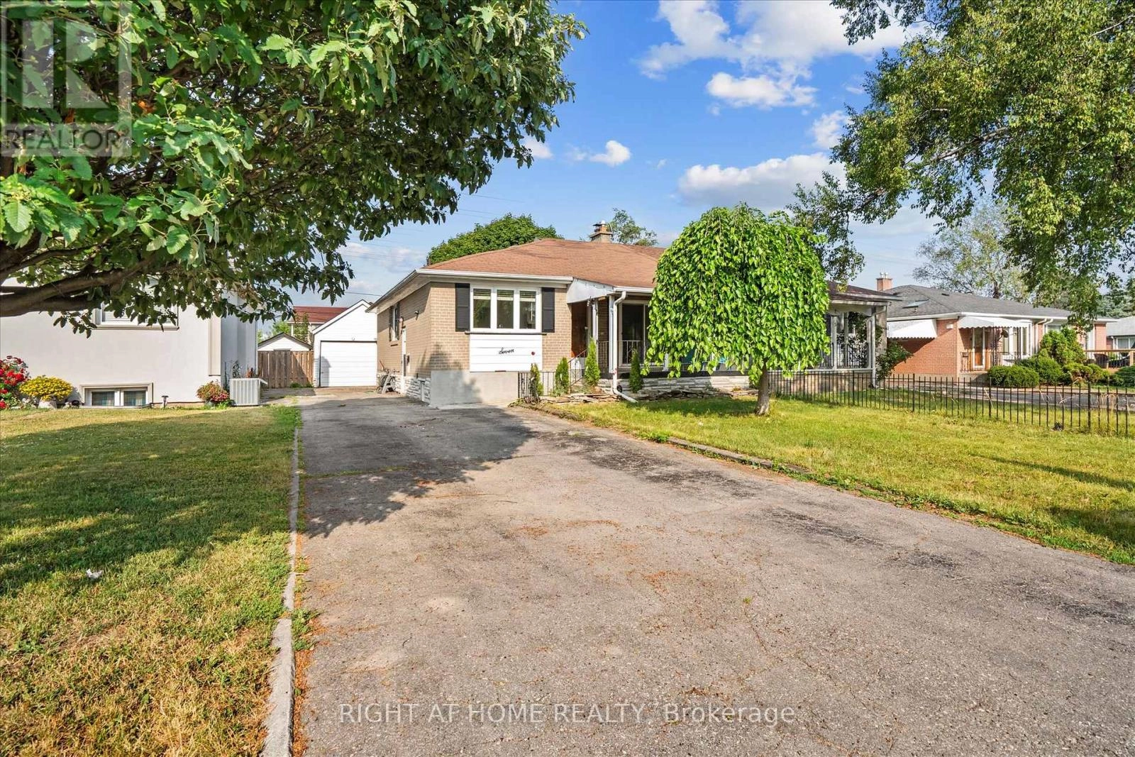 7 Tulloch Drive, Ajax, Ontario  L1S 2S3 - Photo 1 - E12304715