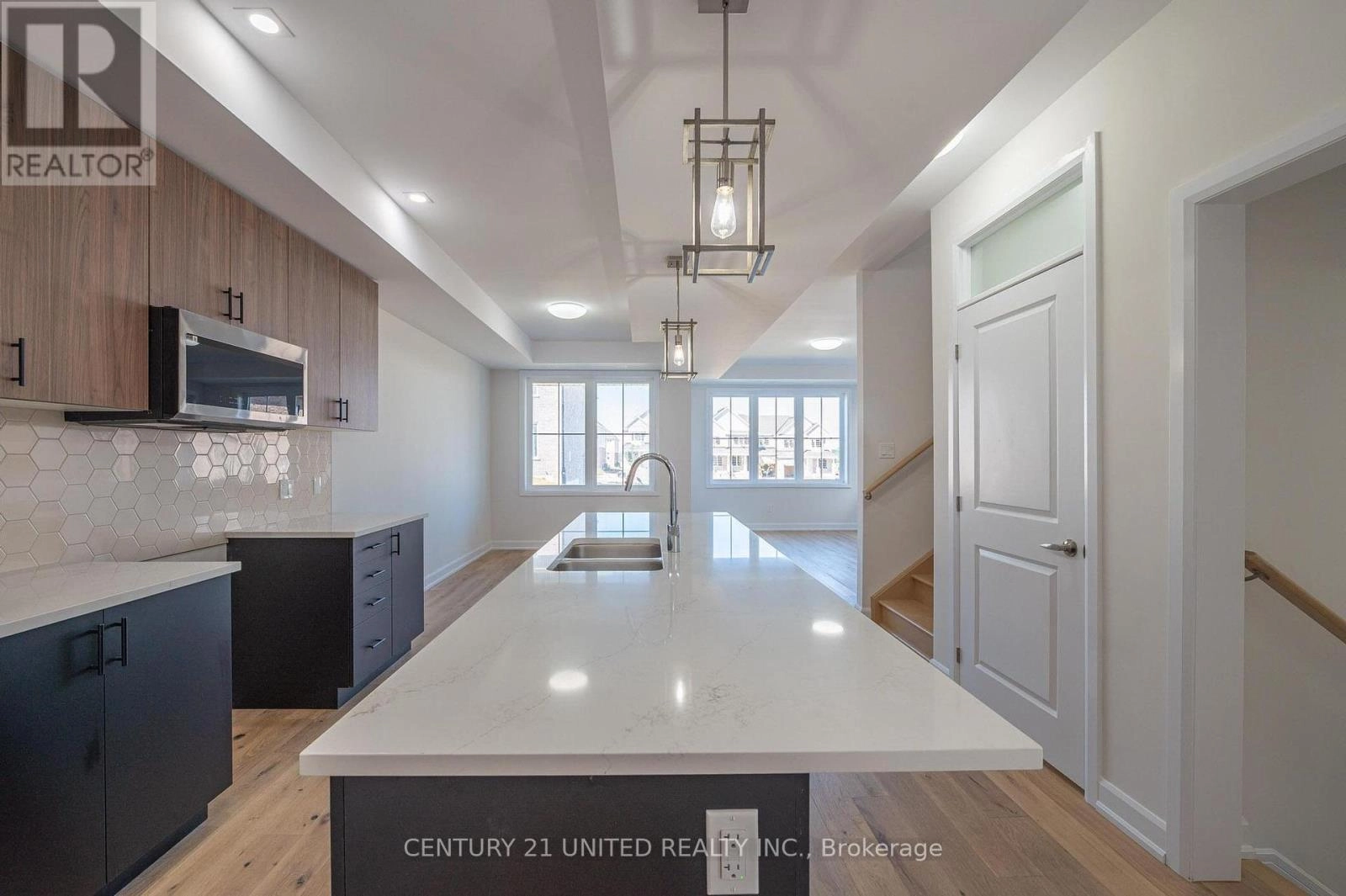305 Mullighan Gardens, Peterborough North, Ontario  K9K 0G3 - Photo 2 - X12305359