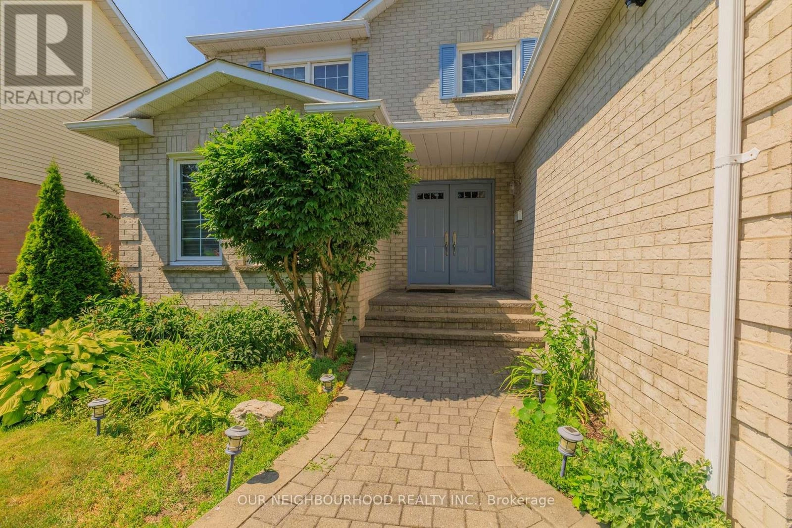10 Holden Court, Whitby, Ontario  L1N 9A1 - Photo 3 - E12305266