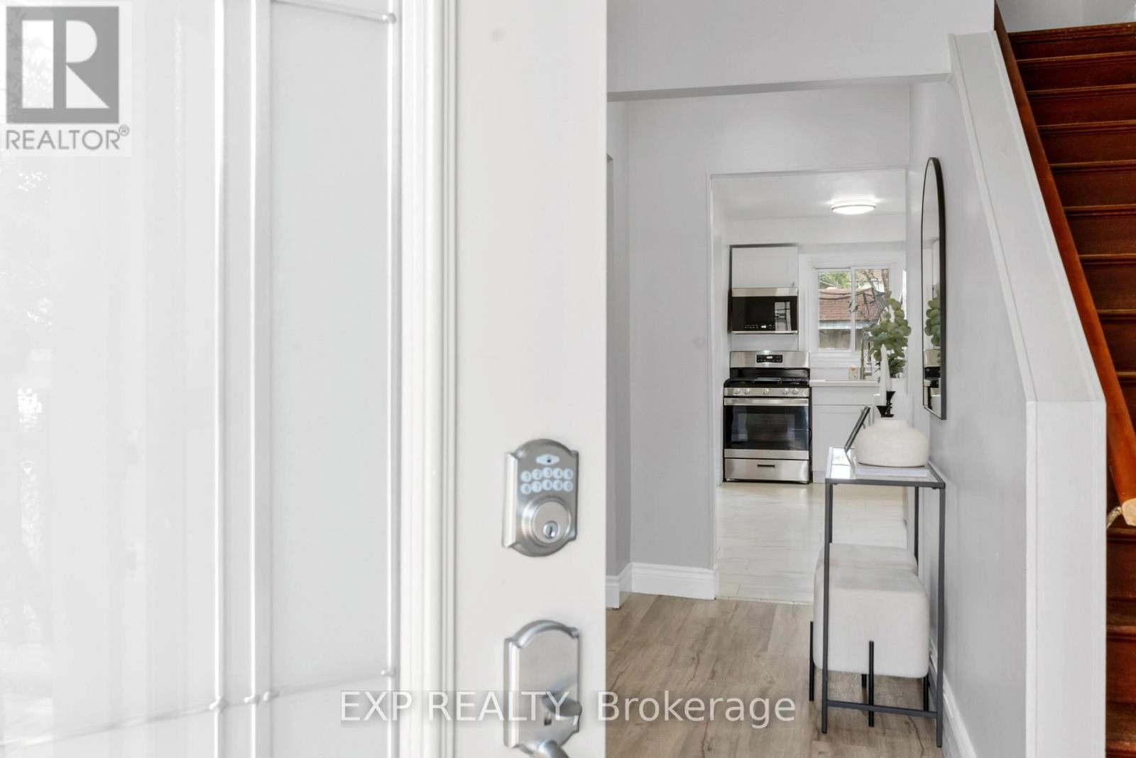 913 Gentry Crescent, Oshawa, Ontario  L1K 1L6 - Photo 2 - E12306785