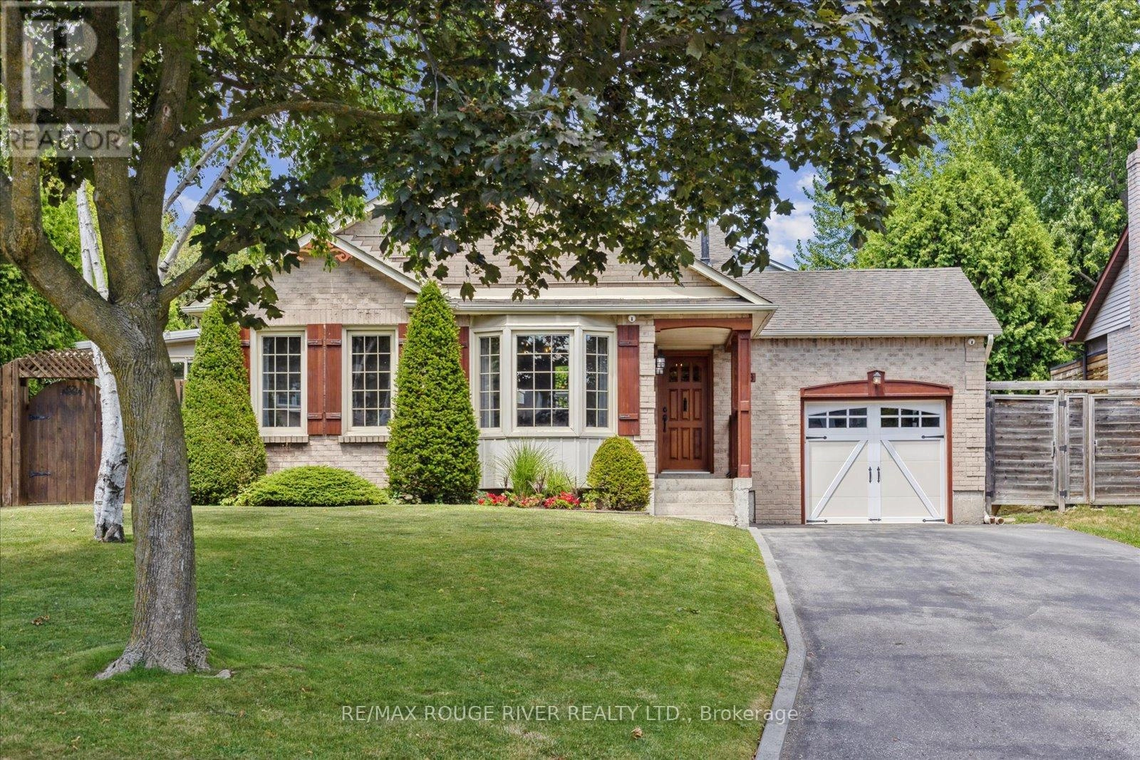 768 Lochness Crescent, Oshawa, Ontario  L1J 7R1 - Photo 2 - E12306973