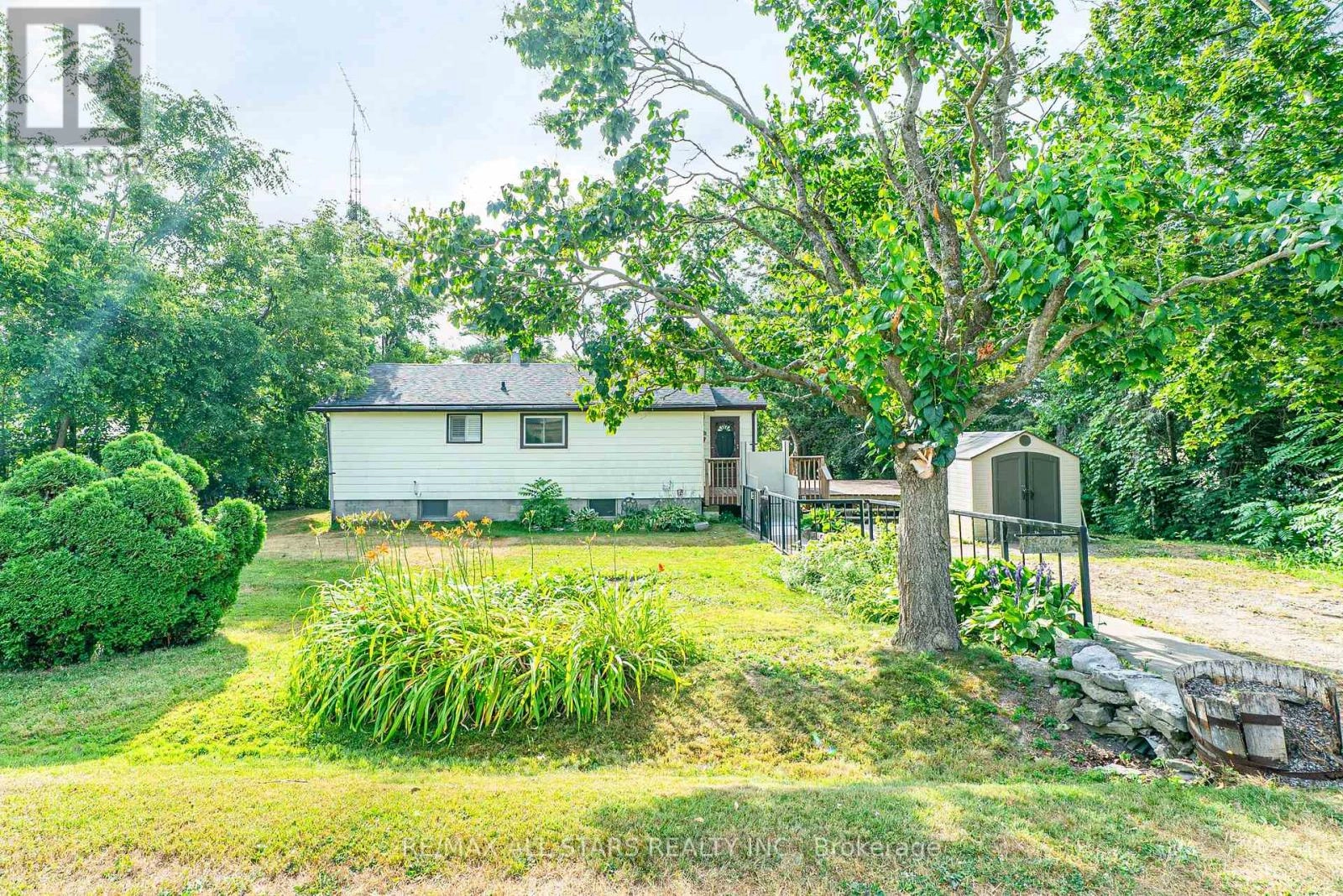 122 Cameron Drive, Kawartha Lakes, Ontario  K0M 1G0 - Photo 1 - X12306919