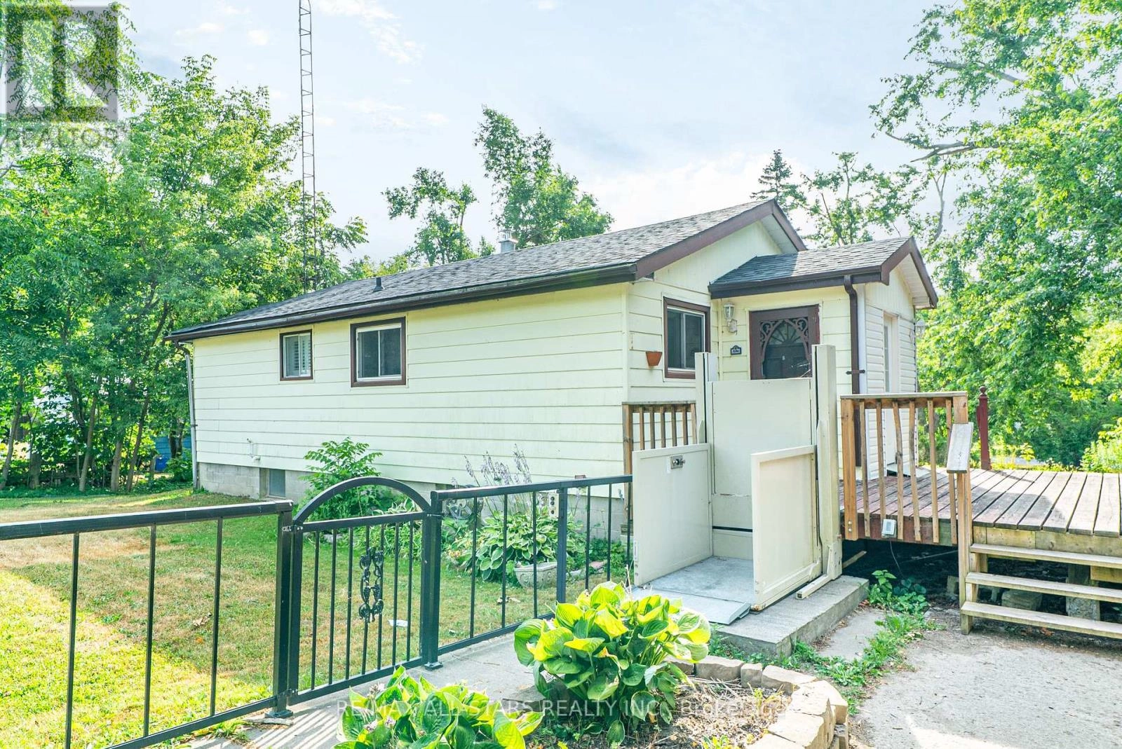 122 Cameron Drive, Kawartha Lakes, Ontario  K0M 1G0 - Photo 3 - X12306919