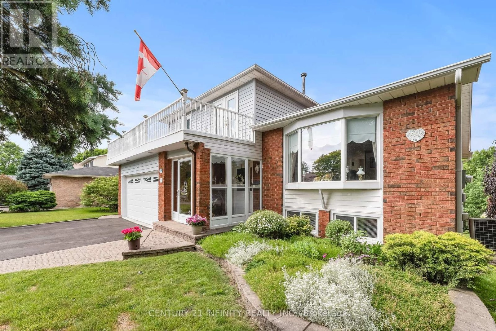 104 Frost Drive, Whitby, Ontario  L1P 1C9 - Photo 2 - E12249034