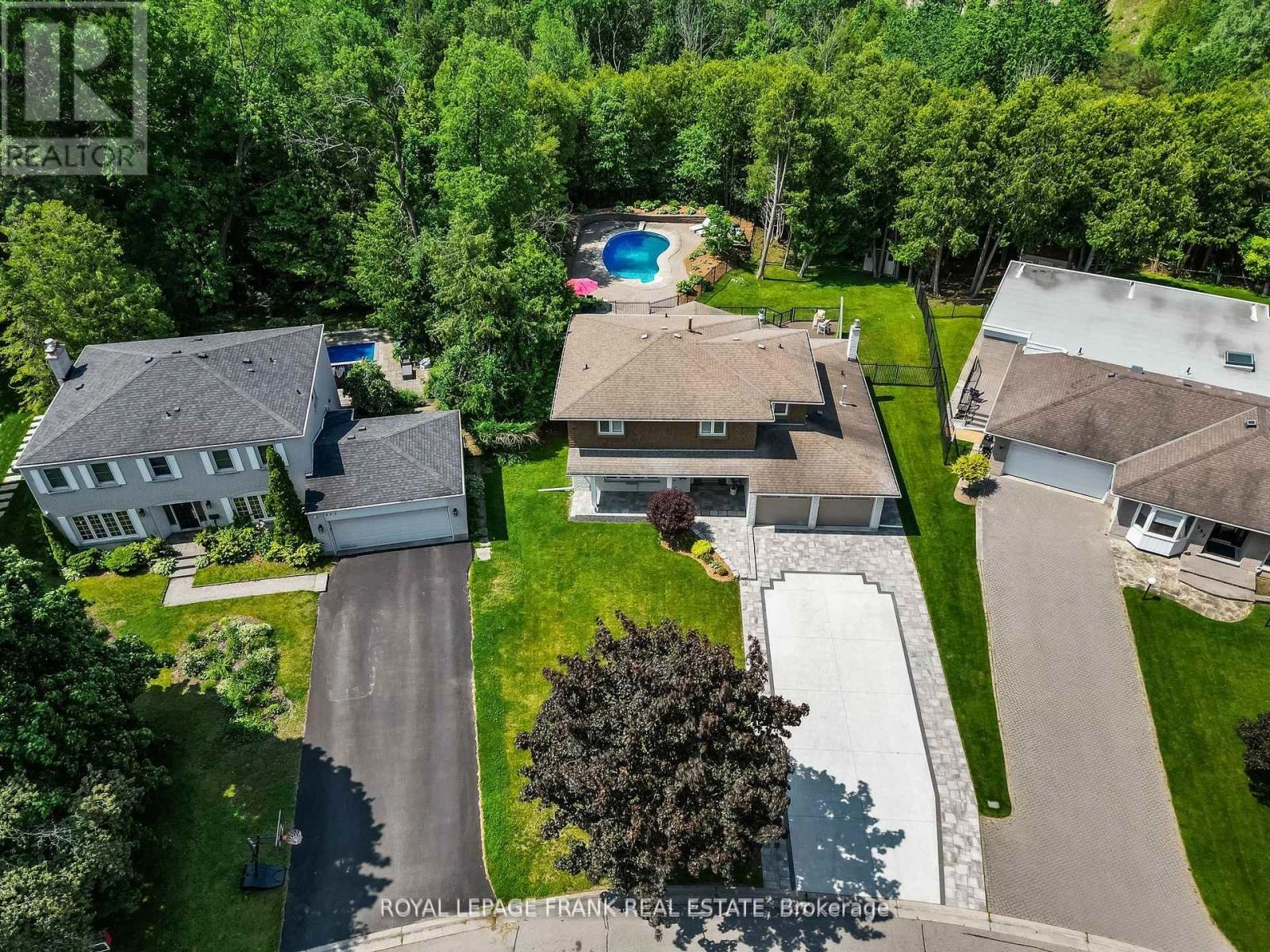 251 Sherwood Court, Oshawa, Ontario  L1G 6P5 - Photo 2 - E12307230