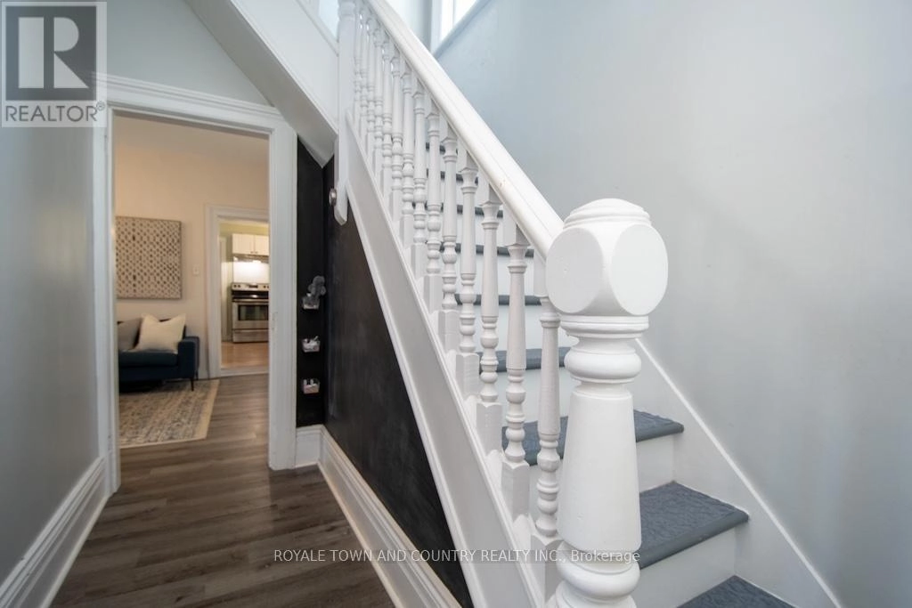 38 St Patrick Street, Kawartha Lakes, Ontario  K9V 1R3 - Photo 3 - X12307204