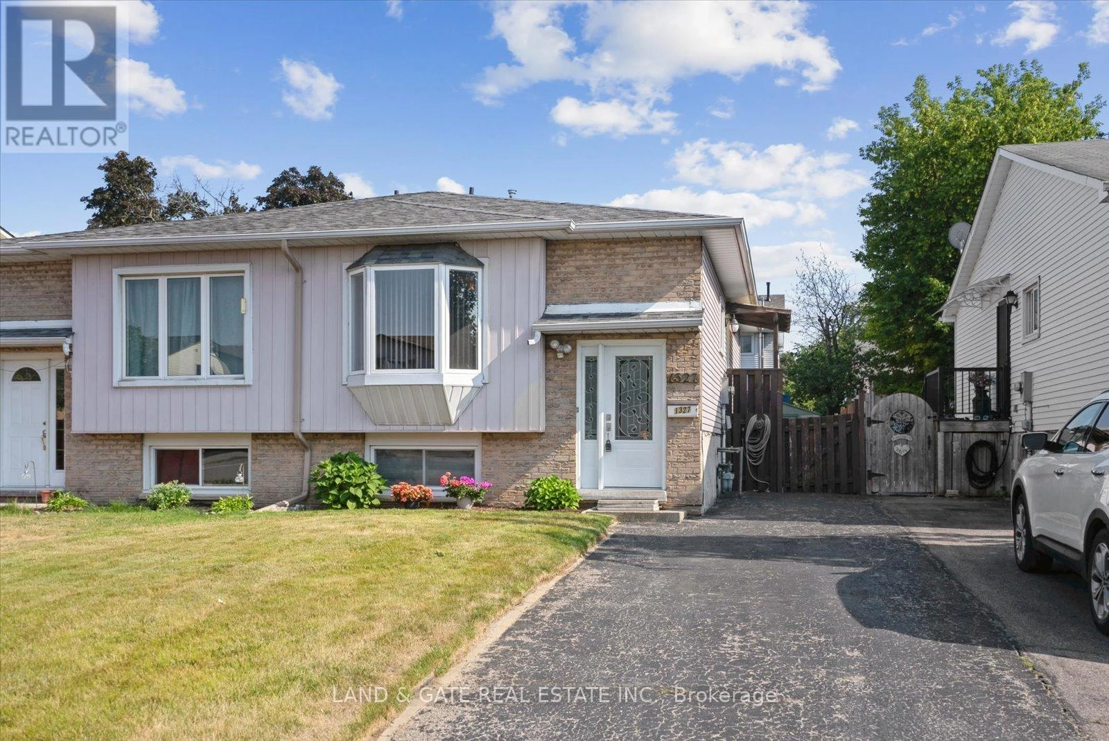 1327 Pinehurst Avenue, Oshawa, Ontario  L1H 8J8 - Photo 1 - E12307276