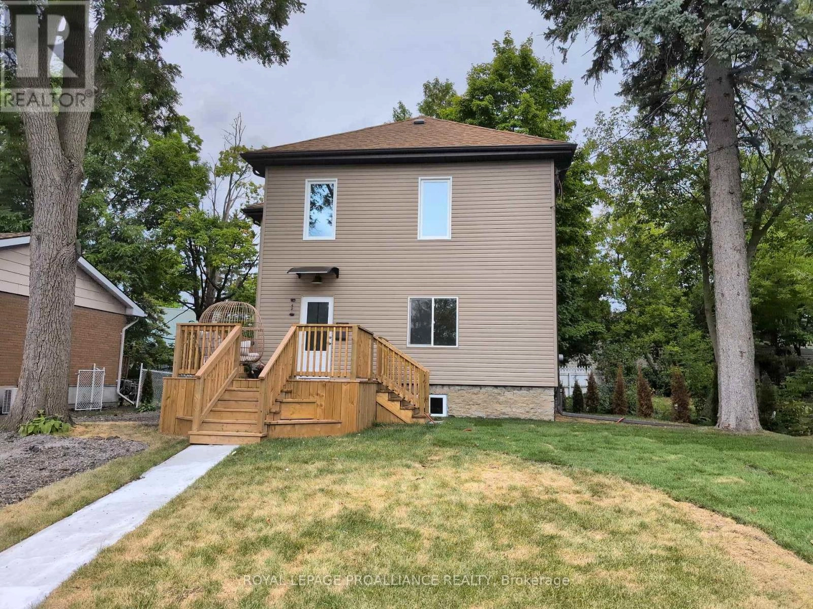42 Highland Avenue, Belleville, Ontario  K8P 3R1 - Photo 2 - X12282780