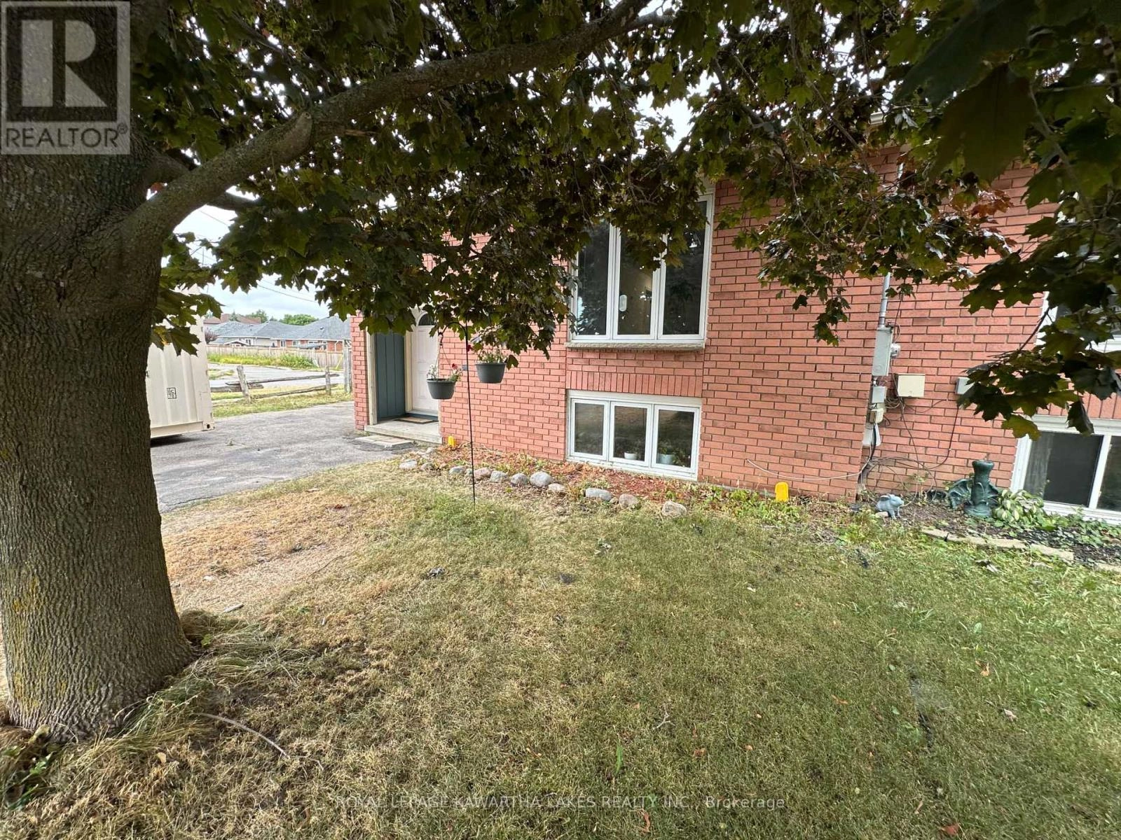 317 William Street N, Kawartha Lakes, Ontario  K9V 6A6 - Photo 2 - X12307505