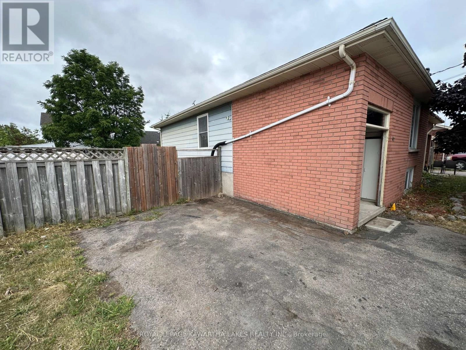 317 William Street N, Kawartha Lakes, Ontario  K9V 6A6 - Photo 3 - X12307505
