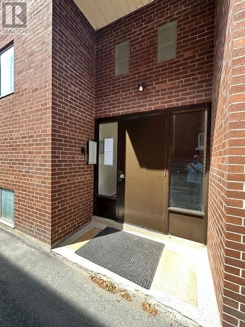 200 London Street, Peterborough Central, Ontario  K9H 2Y9 - Photo 3 - X12307506
