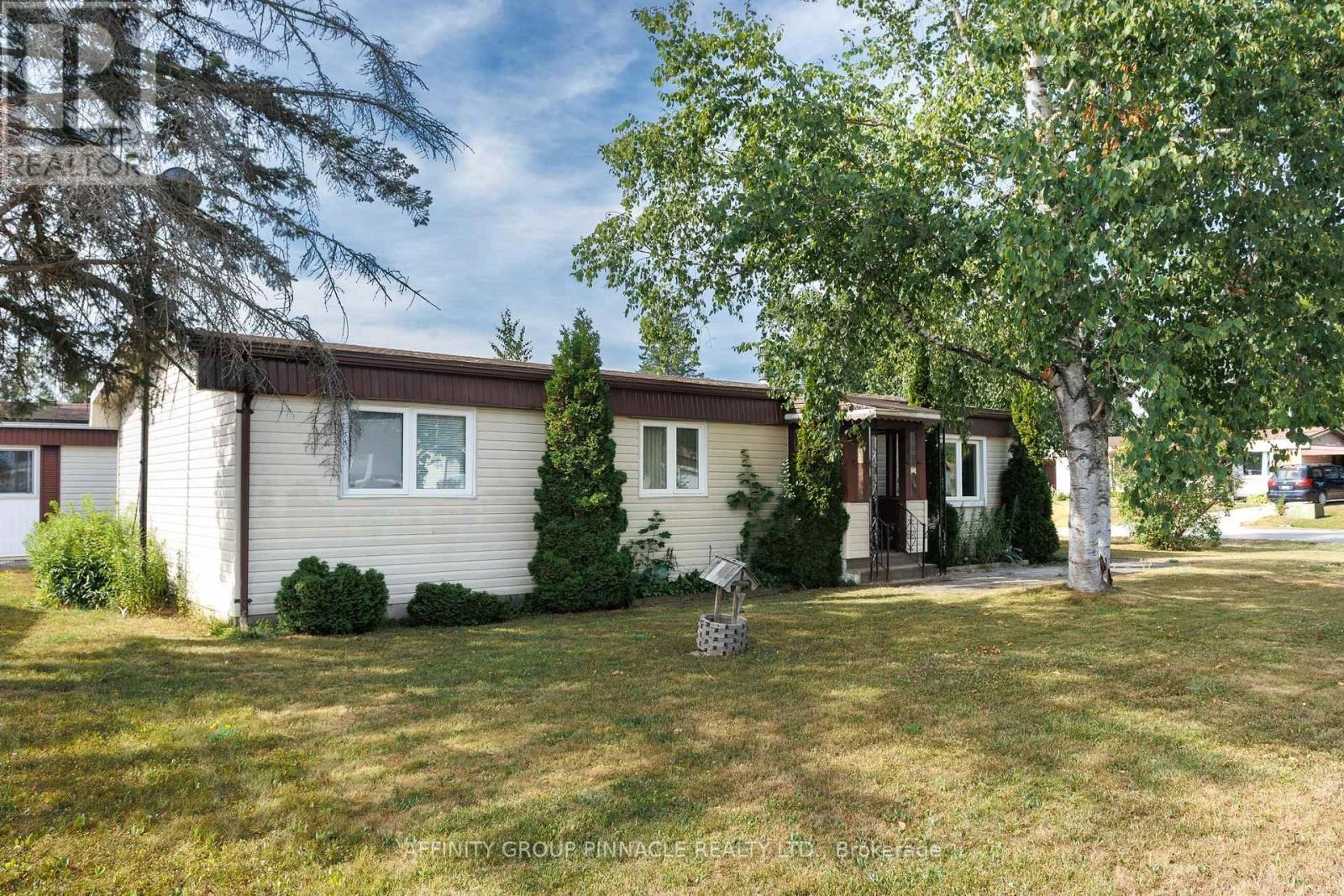 15 Circle Drive, Kawartha Lakes, Ontario  K9V 0H7 - Photo 2 - X12308174