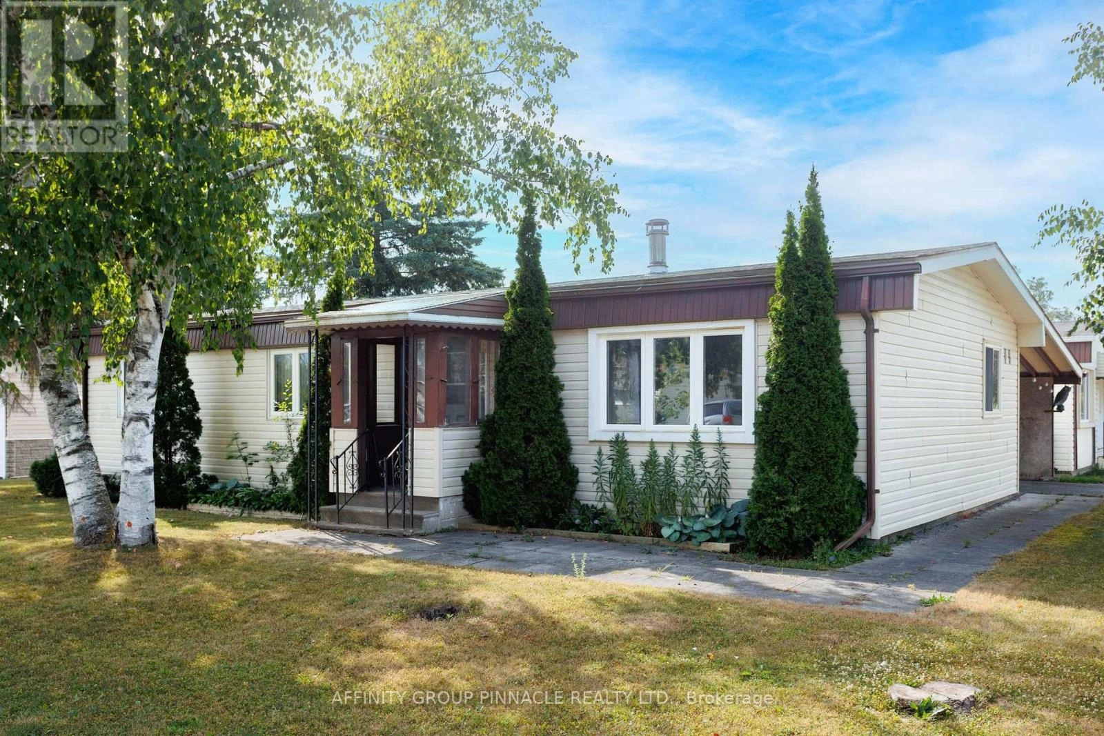 15 Circle Drive, Kawartha Lakes, Ontario  K9V 0H7 - Photo 1 - X12308174