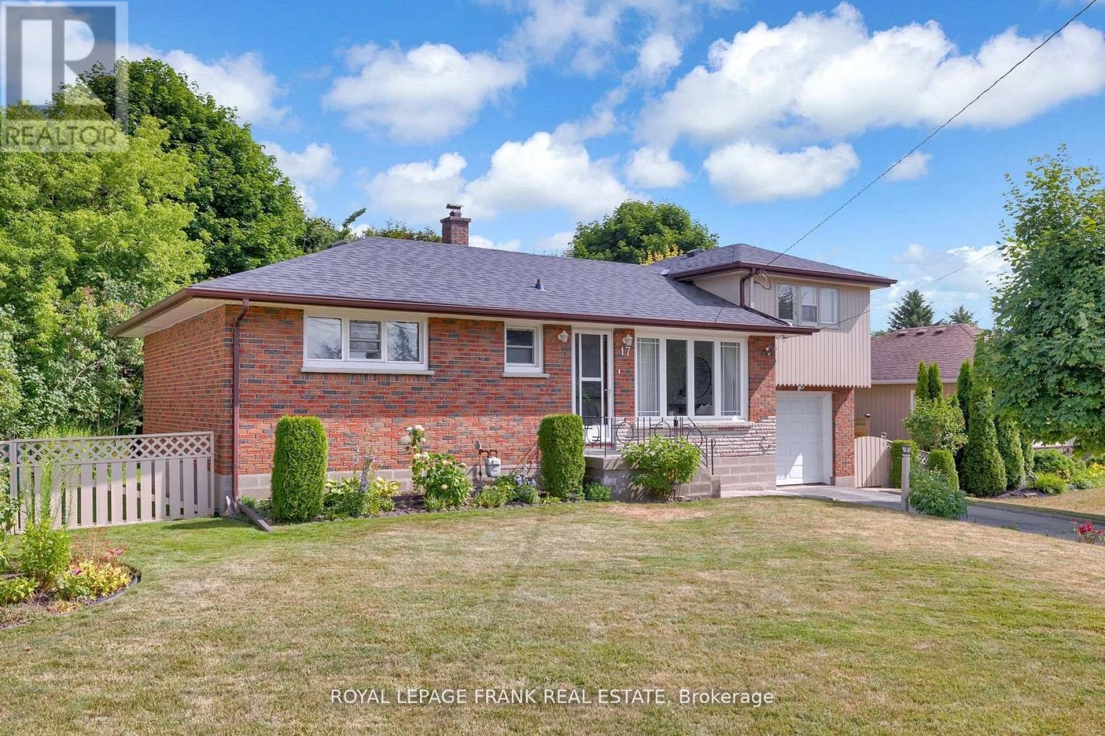 17 Phair Avenue, Clarington, Ontario  L1E 2W5 - Photo 1 - E12310351