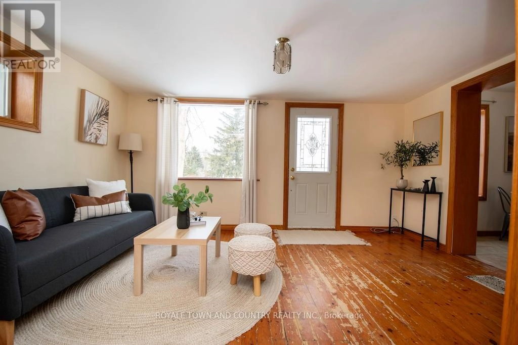 2 Osborne Street, Kawartha Lakes, Ontario  K0L 2X0 - Photo 3 - X12311197