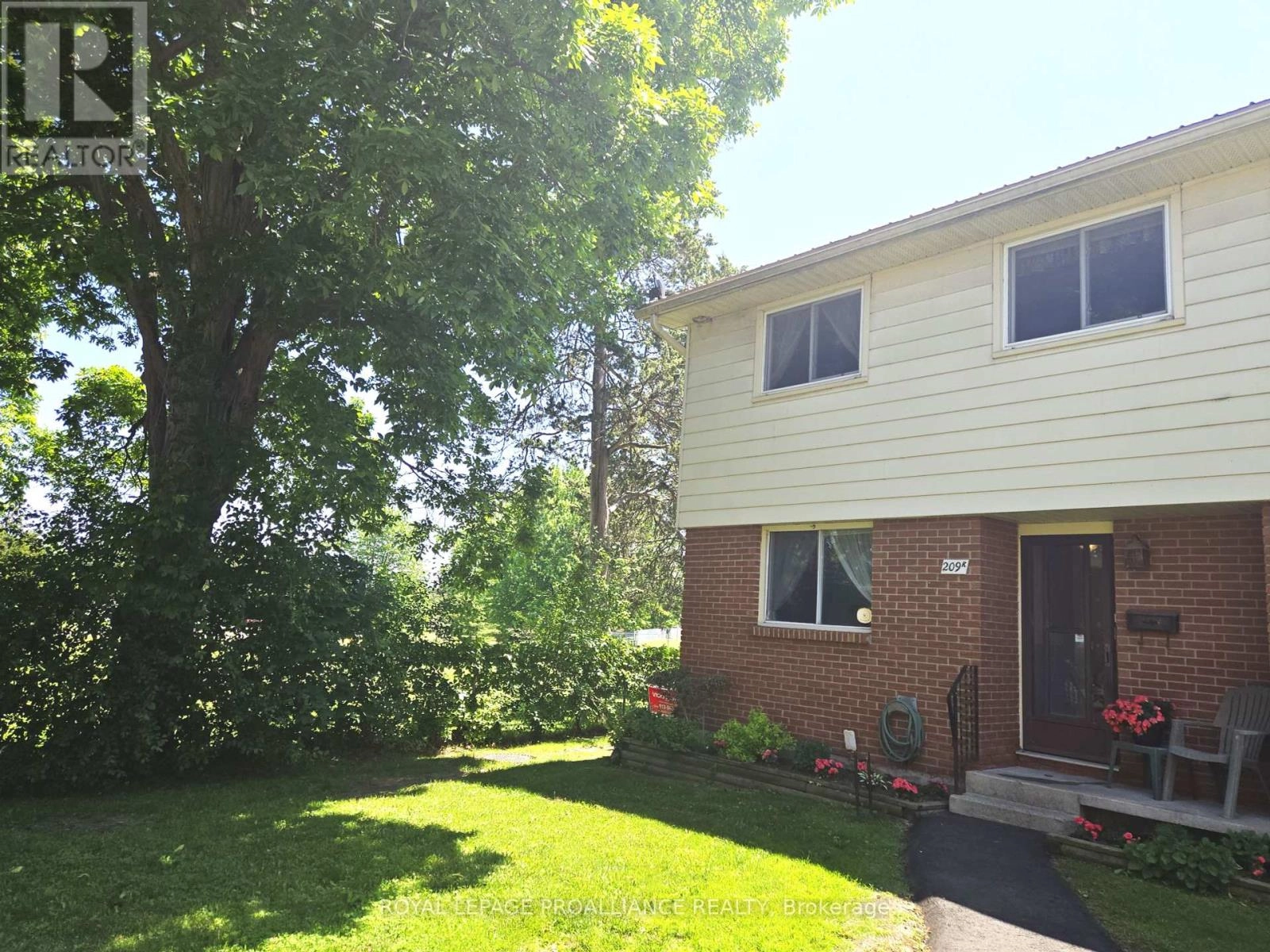 K - 209 North Park Street, Belleville, Ontario  K8P 4T9 - Photo 1 - X12312679