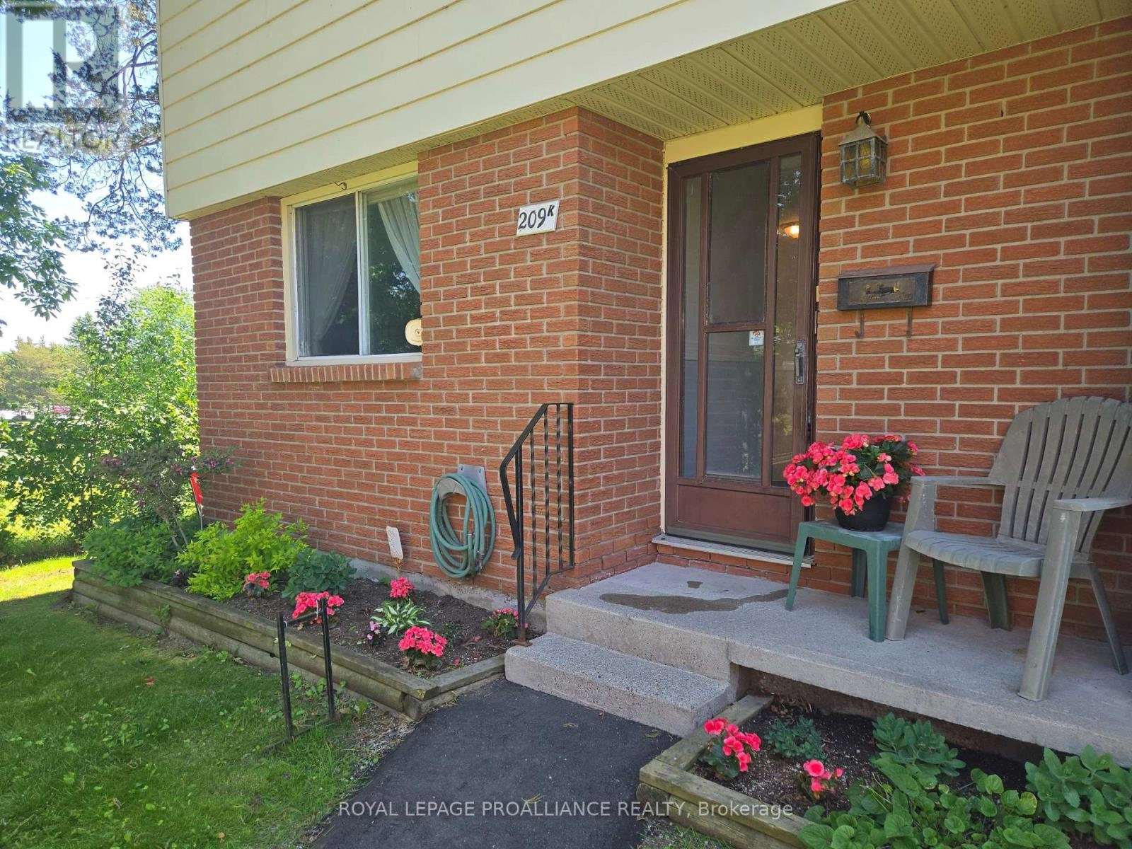 K - 209 North Park Street, Belleville, Ontario  K8P 4T9 - Photo 2 - X12312679