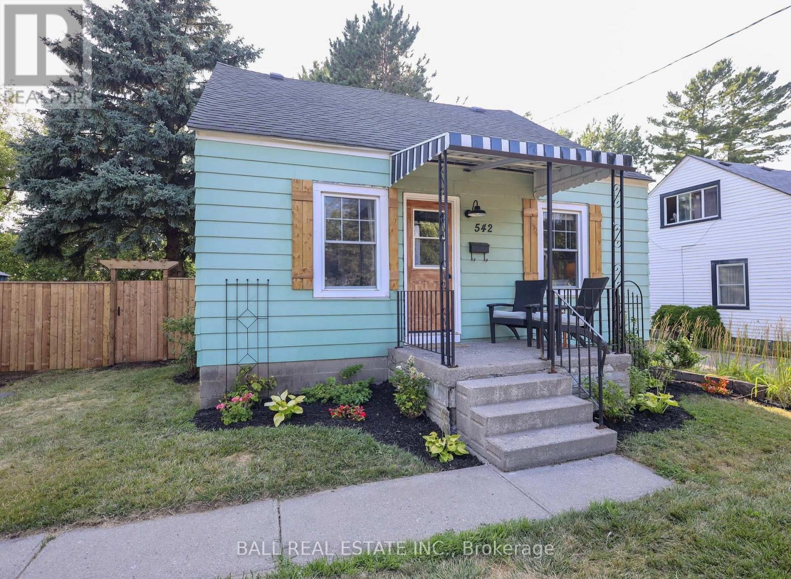 542 Sidney Street, Belleville, Ontario  K8P 4A2 - Photo 2 - X12312958