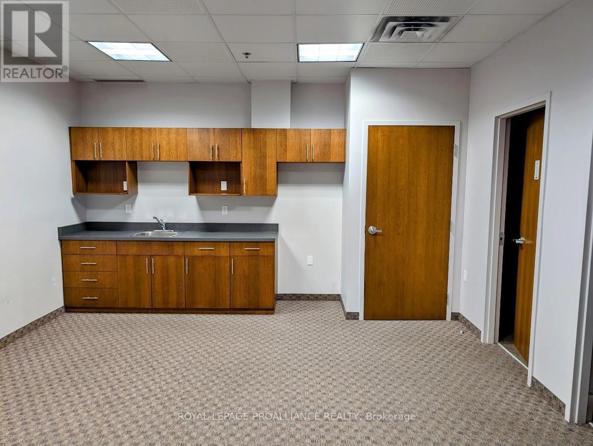 1b - 165 Sherbrooke Street, Peterborough, Ontario  K9J 2N2 - Photo 2 - X12315633