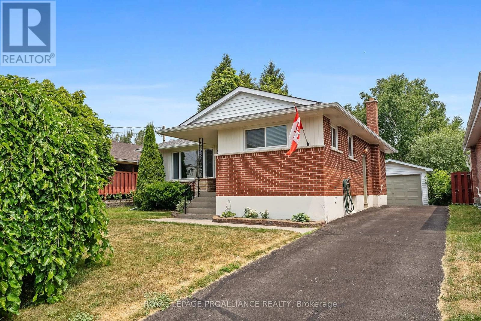 556 Sinclair Street, Cobourg, Ontario  K9A 2Y7 - Photo 3 - X12315987