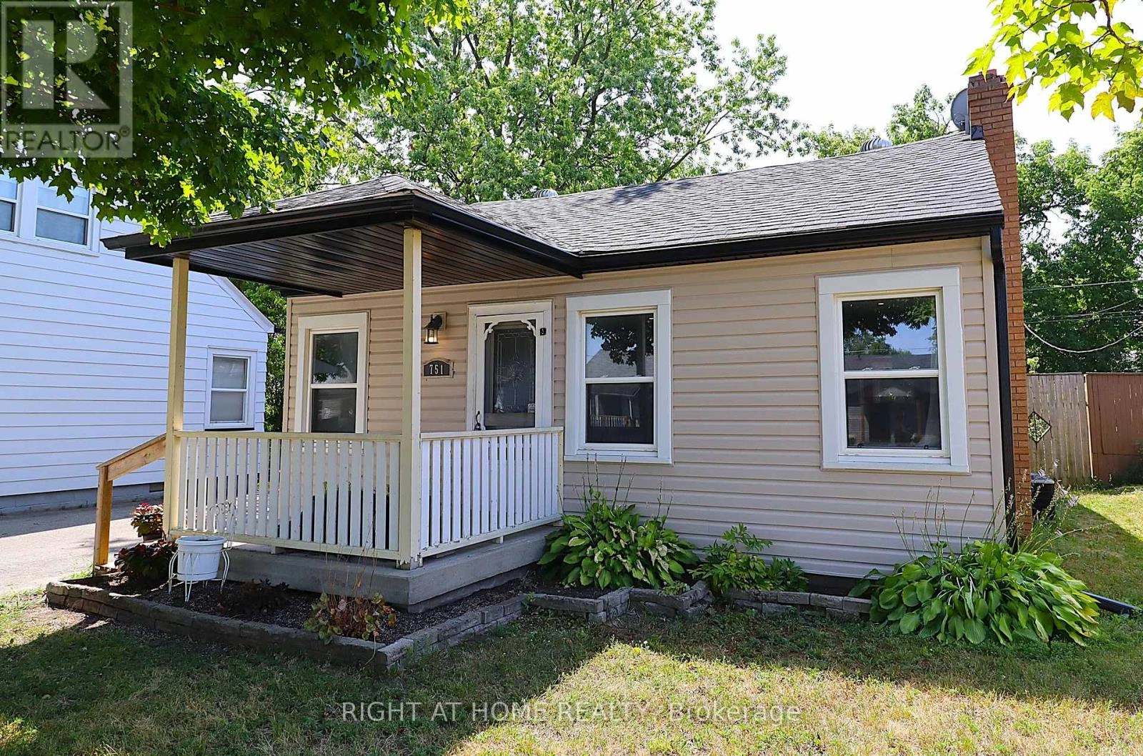 751 St Mary's Street, Peterborough Central, Ontario  K9J 4H1 - Photo 1 - X12316015