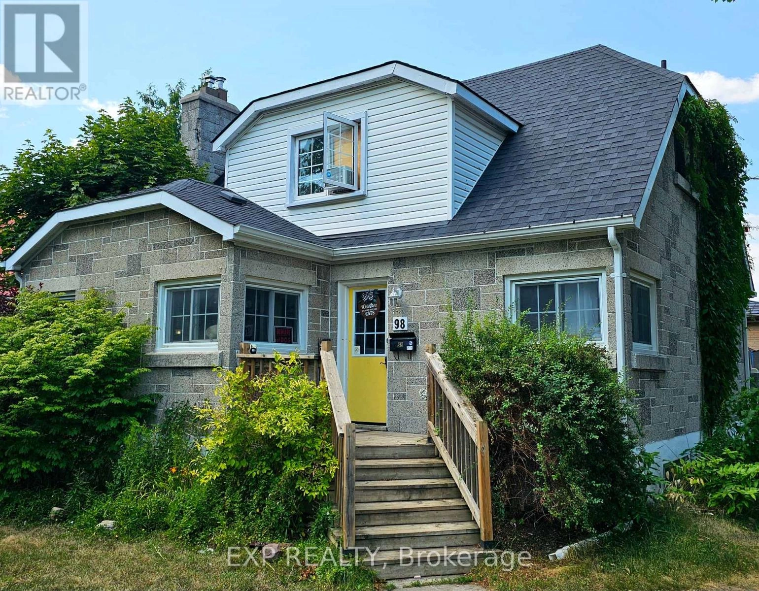 98 Pine Street, Belleville, Ontario  K8N 2M8 - Photo 1 - X12316148
