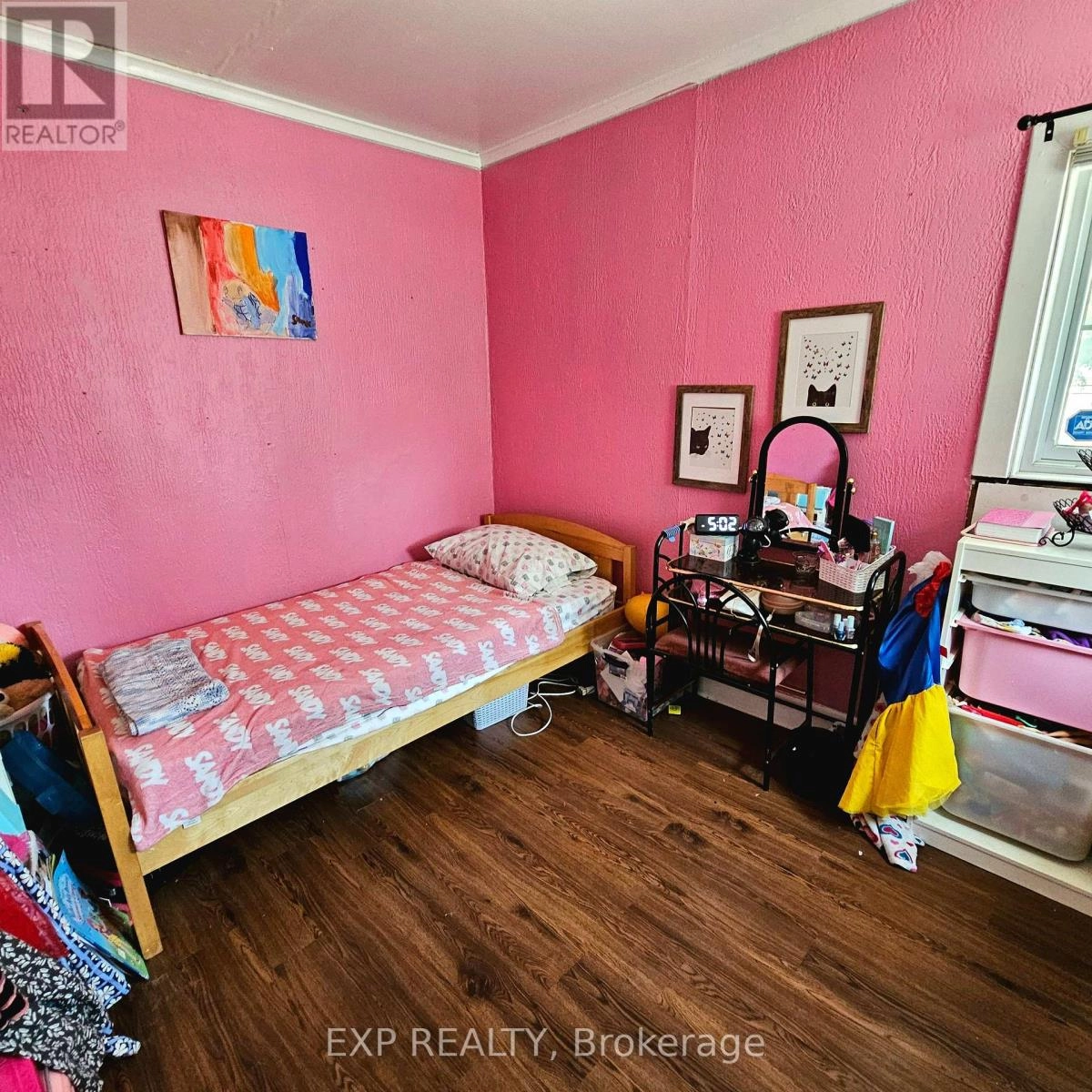 98 Pine Street, Belleville, Ontario  K8N 2M8 - Photo 2 - X12316148