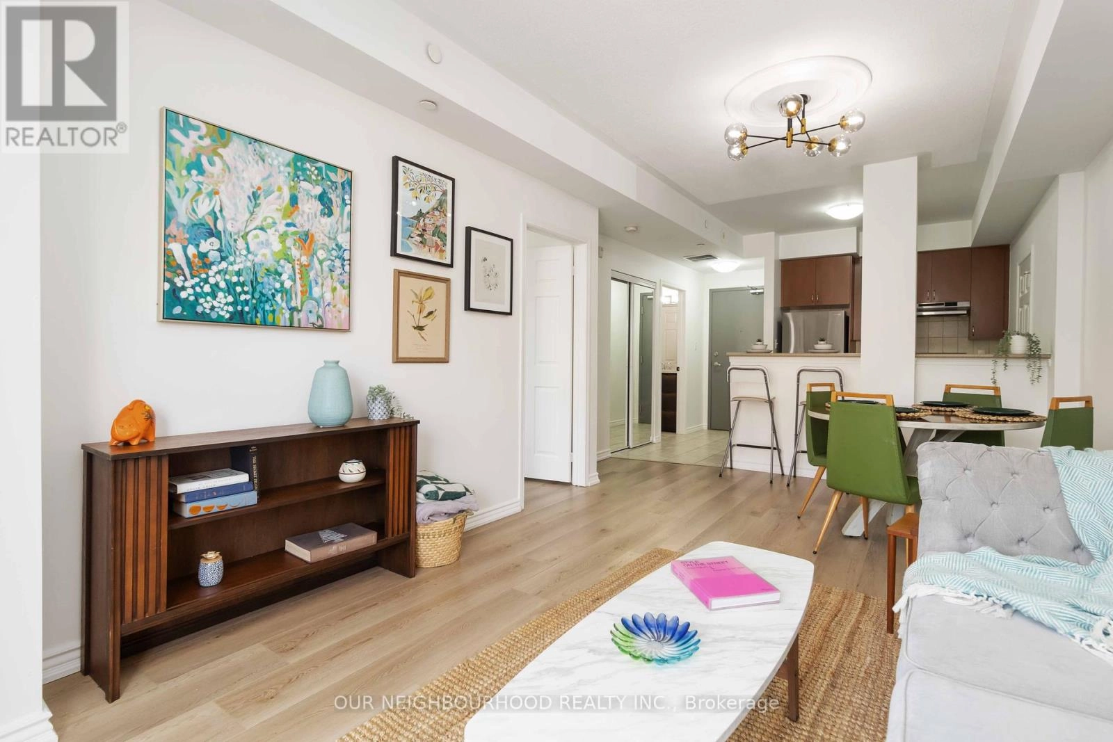201 - 3075 Thomas Street, Mississauga, Ontario  L5M 0L4 - Photo 3 - W12316244