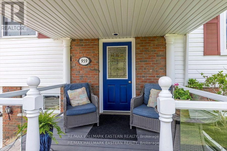 959 Golfview Road, Peterborough West, Ontario  K9J 7W2 - Photo 2 - X12317489