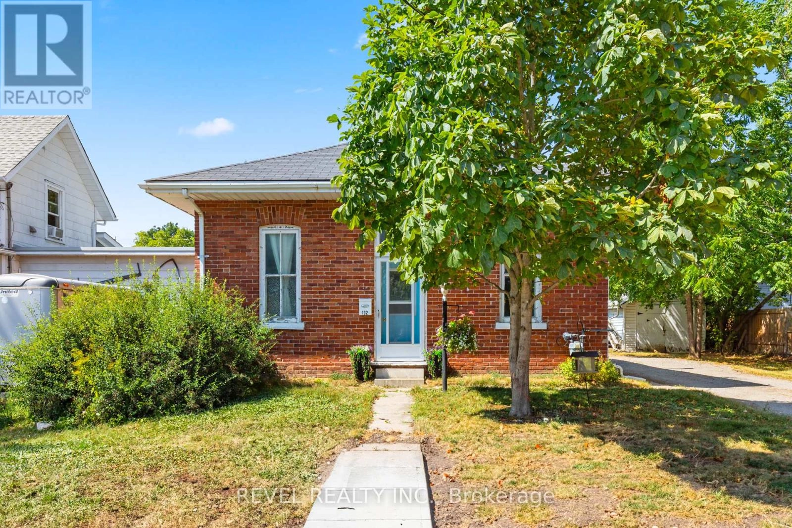 102 King Street, Kawartha Lakes, Ontario  K9V 1C9 - Photo 1 - X12317648