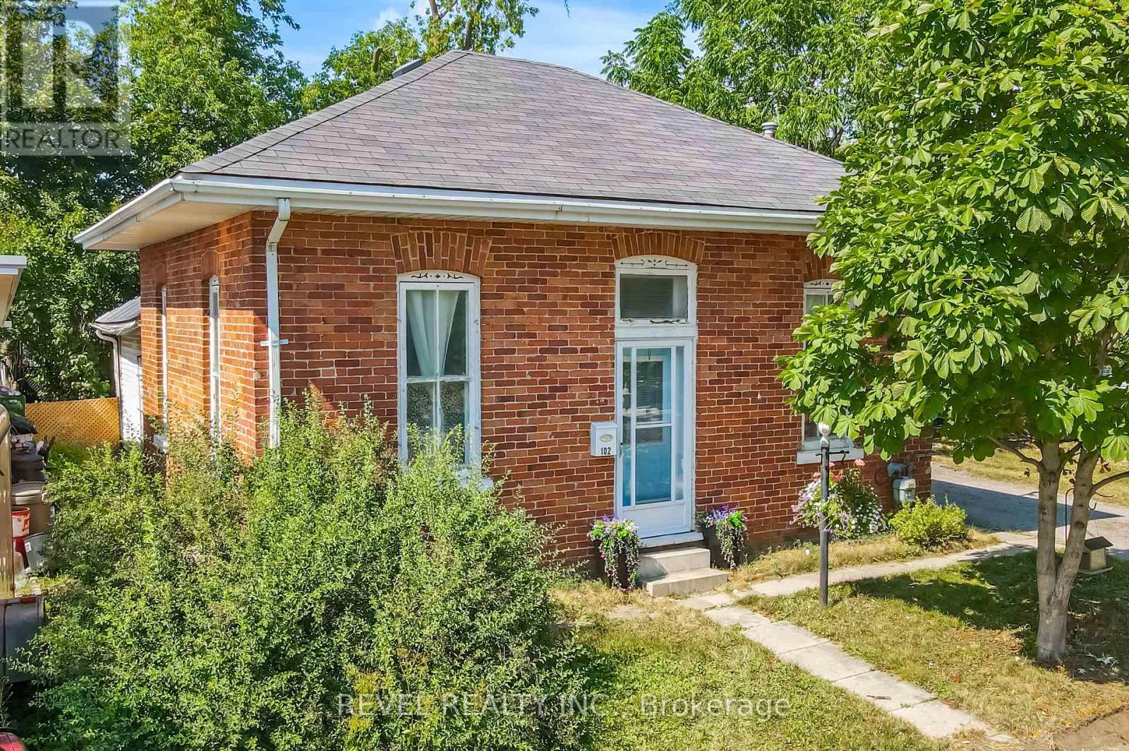 102 King Street, Kawartha Lakes, Ontario  K9V 1C9 - Photo 2 - X12317648